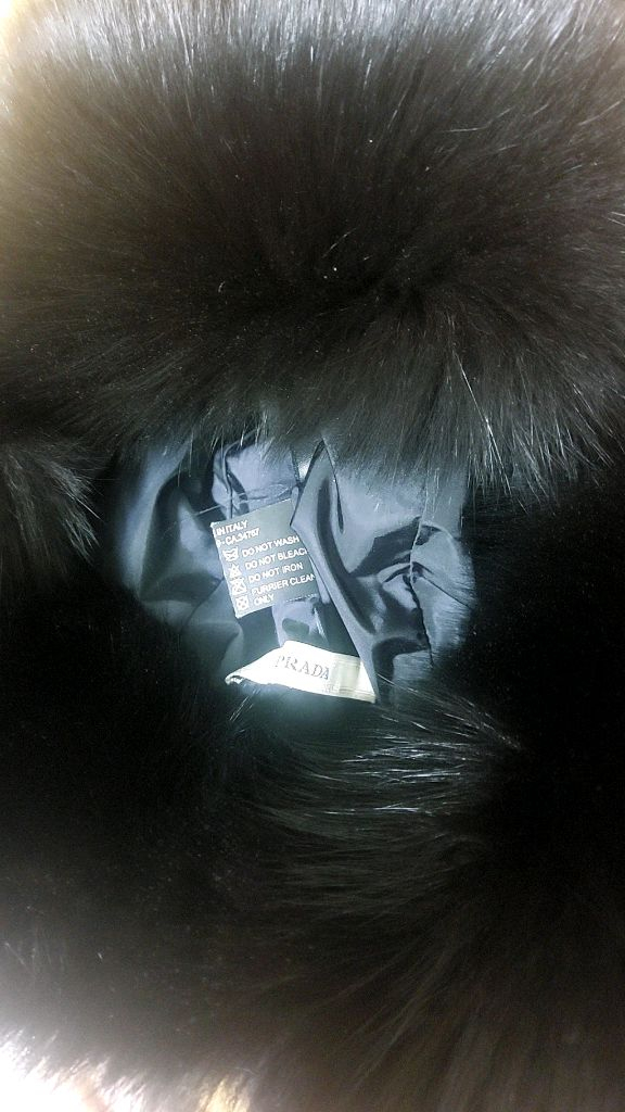 프라다 PRADA 정품 블랙 폭스퍼 트래퍼 햇 (1HC137) 이미지