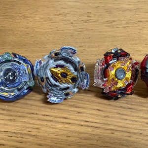 베이블레이드 버스트 4종 및 각종 런처, 경기장