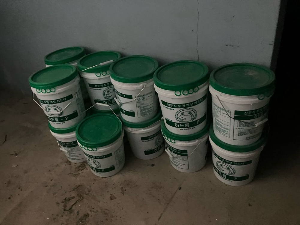 침투식 투명 액상 하드너 콘크리트 강화제 이미지