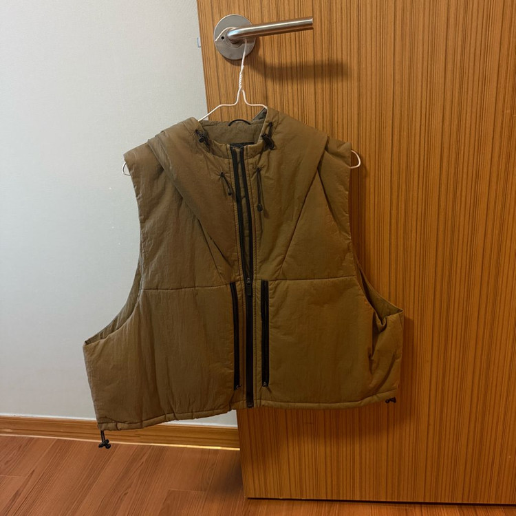 모이프(Moif) 크롭 베스트 HOODED CROP VEST / MARS--8