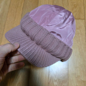 핑크 니트 챙 방한 모자