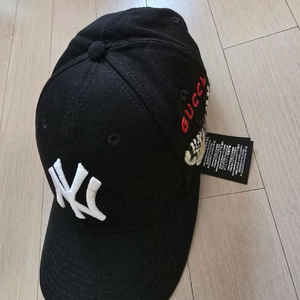 구찌 x 양키스 볼캡팝니다.