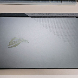 ASUS ROG STRIX G713Q 게이밍 노트북 팝니다.