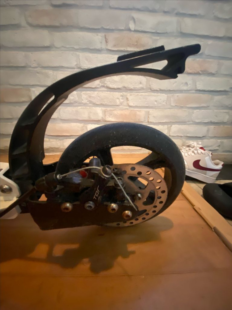 수동 킥보드(접이식) 판매 합니다.--2