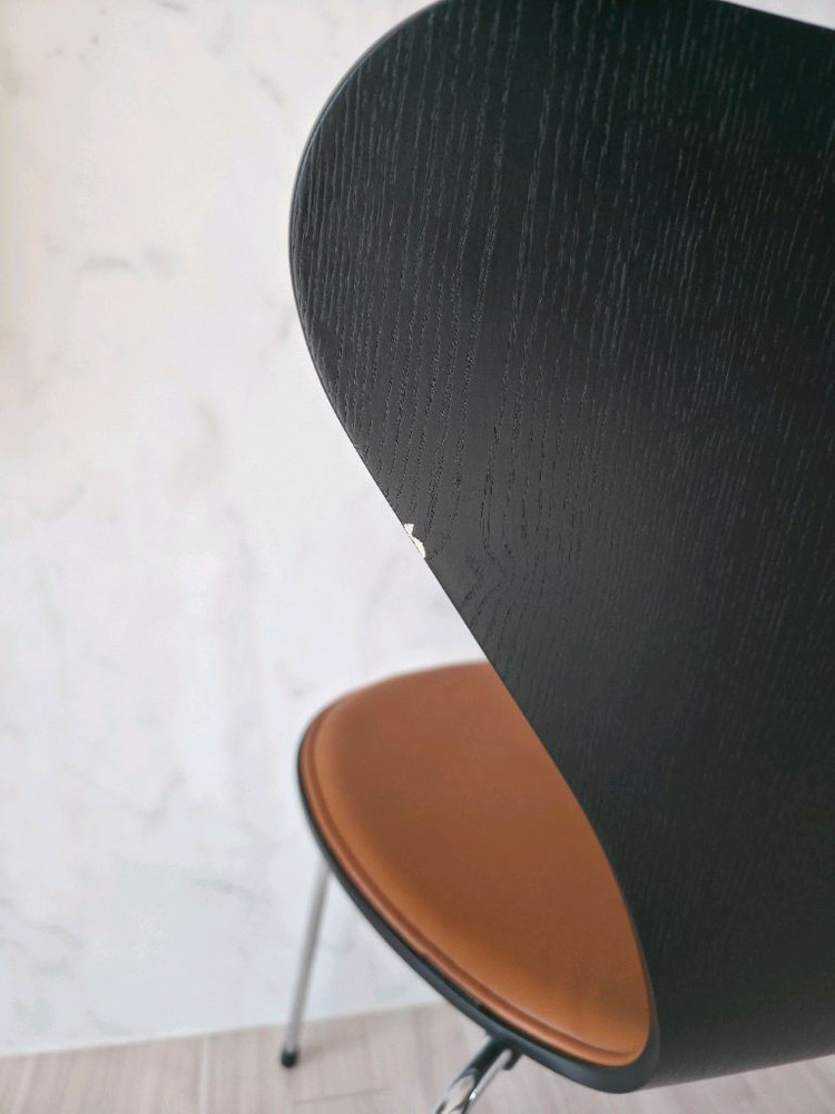 프리츠한센 플론트 업홀 월넛 가죽 세븐체어 이미지