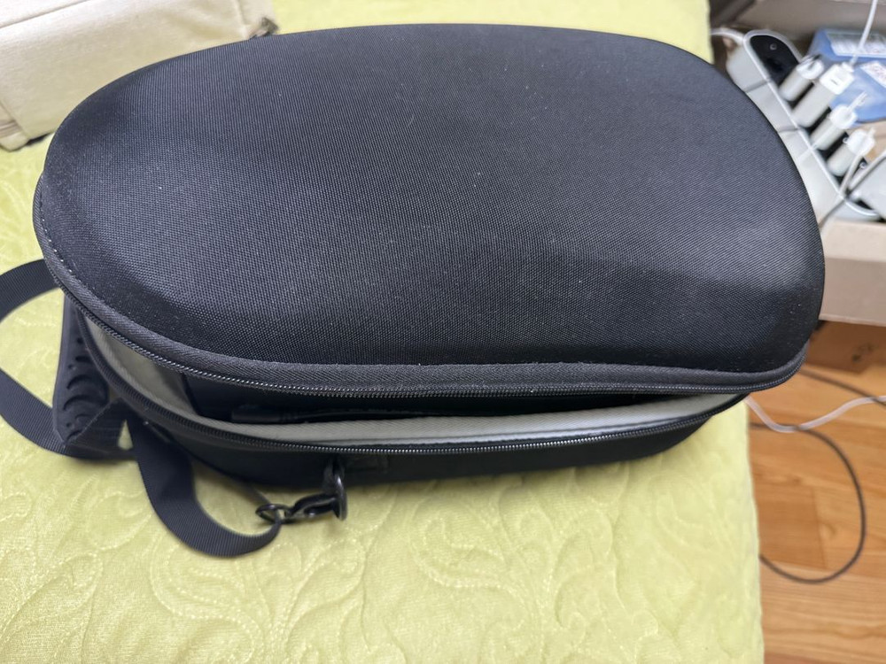 VR기기 메타퀘스트 프로 판매합니다.--2