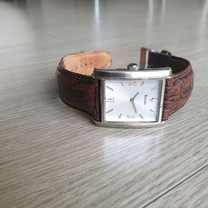 부로바 탱크 사각 스퀘어 랙탱글 실버/화이트 다이얼 남성 시계