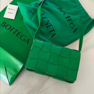 인트레치아토 위빙 크로스백