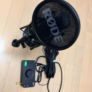 RODE NT1-A +Audient EVO 4 오디오 인터페이스 스탠드일체 팝니다