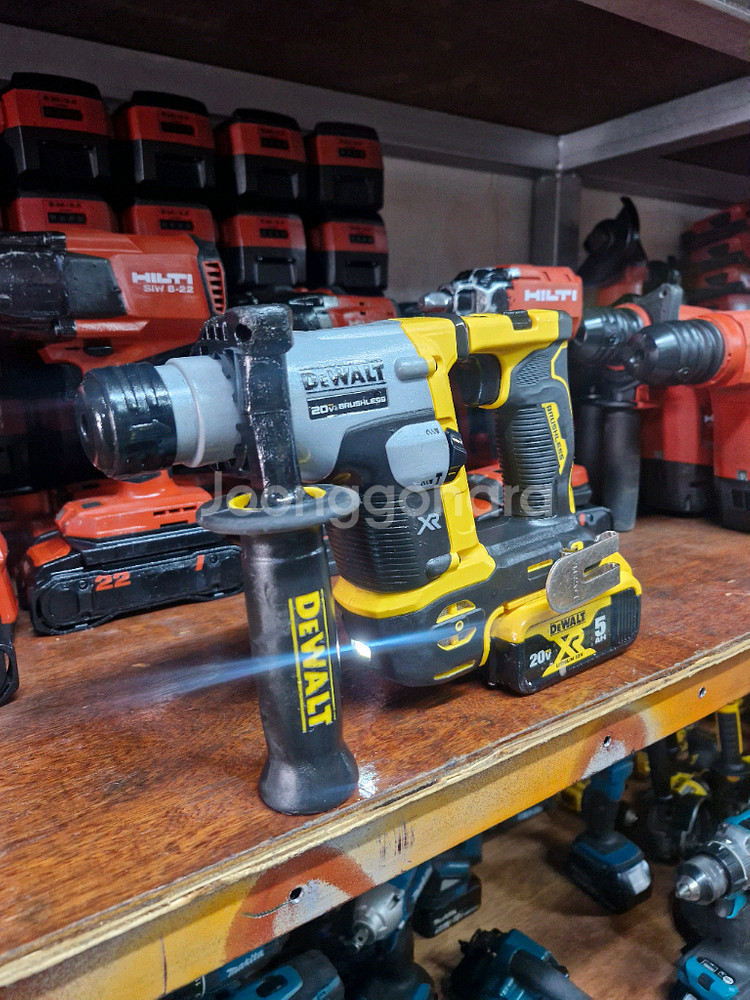 [정품]디월트충전함마드릴 DCH172AVR 배터리포함 앙카드릴 A급--1