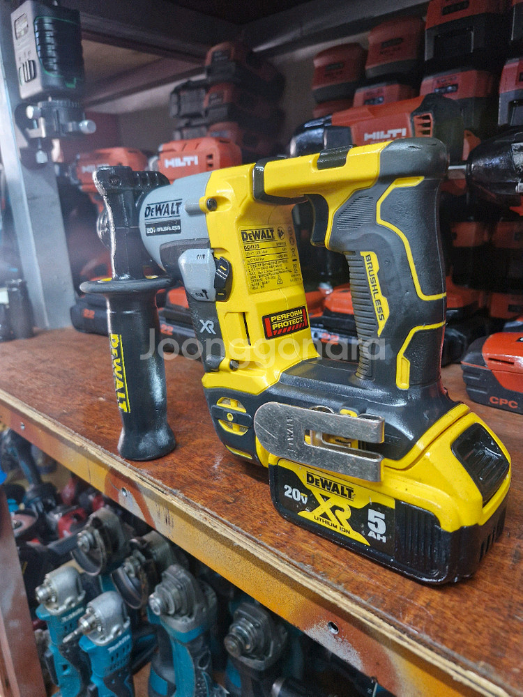 [정품]디월트충전함마드릴 DCH172AVR 배터리포함 앙카드릴 A급--2