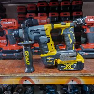 [정품]디월트충전함마드릴 DCH172AVR 배터리포함 앙카드릴 A급