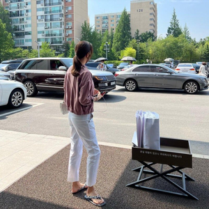 소윰 soyoom 블루종 점퍼 자켓 핑크 이미지