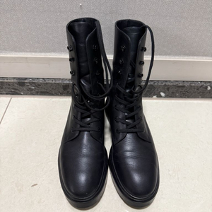 스튜어트 와이츠먼 맥켄지 부티 240mm