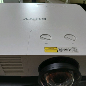 신품레이저교체 소니 VPL-PHZ50 빔프로젝터입니다단초점