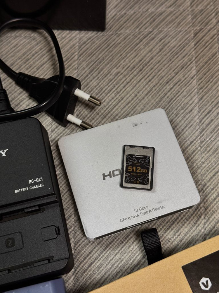 소니 A7R5 바디 풀박스 (배터리 5개, 512GB CF-A카드 포함)--9