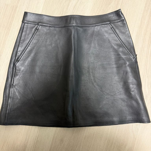 띠어리 가죽스커트