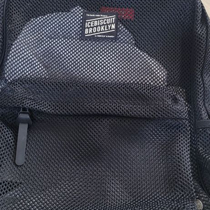 아이스비스킷 메시백팩 블랙색상(거의새거)