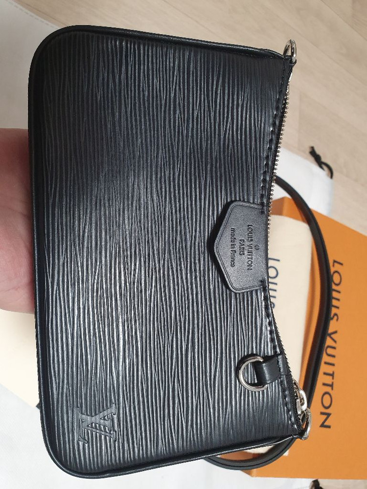 정품 루이비통 이지파우치 에피 (에삐)--1