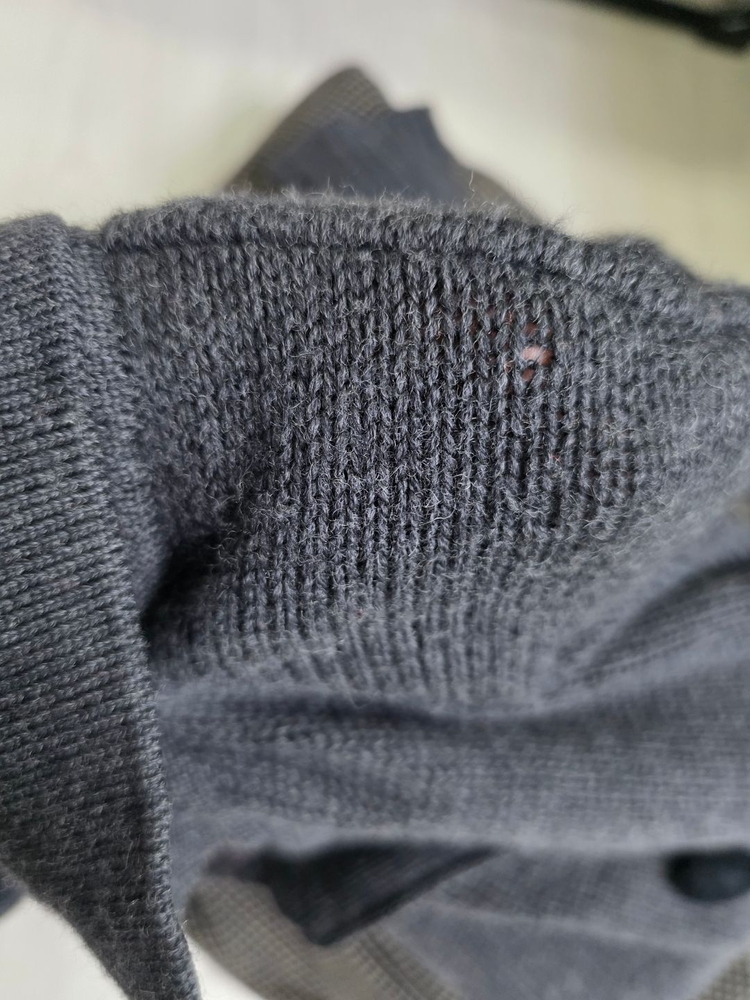 GEIGER 가이거 울 니트 가디건 42사이즈--8