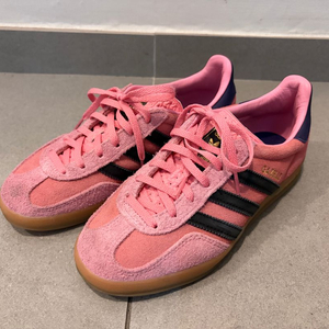 [반값택포] 아디다스 가젤 인도어 운동화 핑크 235 팝니다