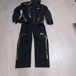 낚시복 세트다이와고어텍스 이미지