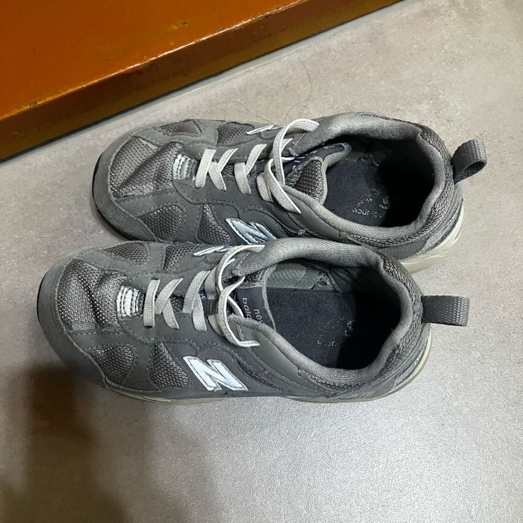 키즈 뉴발란스 190 & abc마트 검정운동화 200 이미지