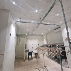 옷가게 행거 테이블 키오스크 출입인증기 등 인테리어소품 이미지