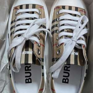 (새상품)버버리 JACK체크 패턴 스니커즈 230~235mm