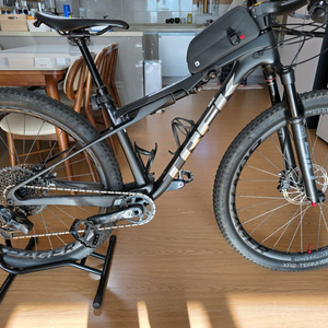 트렉 슈퍼칼리버 9.8 AXS MTB 자전거