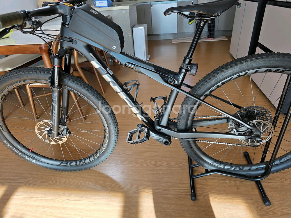 트렉 슈퍼칼리버 9.8 AXS MTB 자전거--1