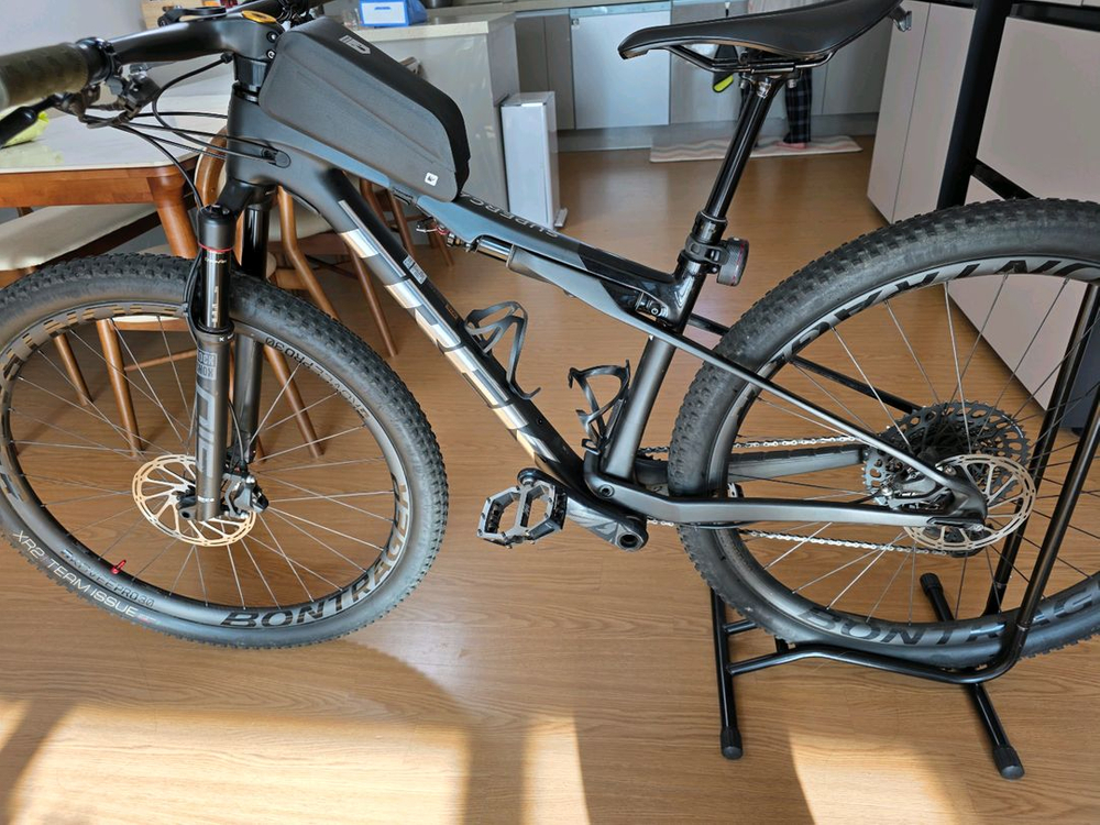 트렉 슈퍼칼리버 9.8 AXS MTB 자전거--1