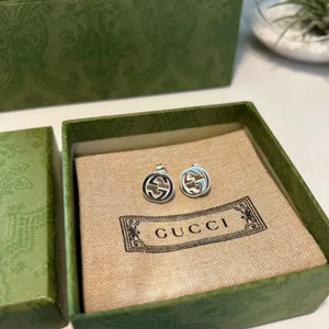 GUCCI 인터로킹 스터드 귀걸이 실버