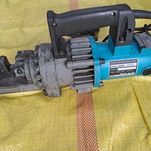 철근 절단기(25밀리)거의새것