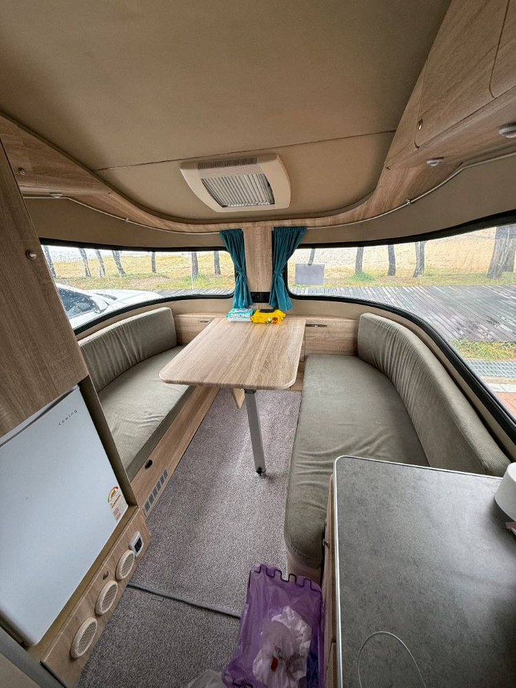 캠핑카 트레일러 이미지