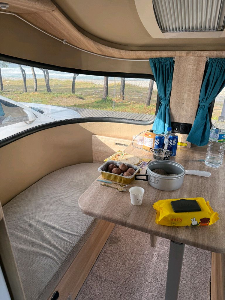 캠핑카 트레일러 이미지