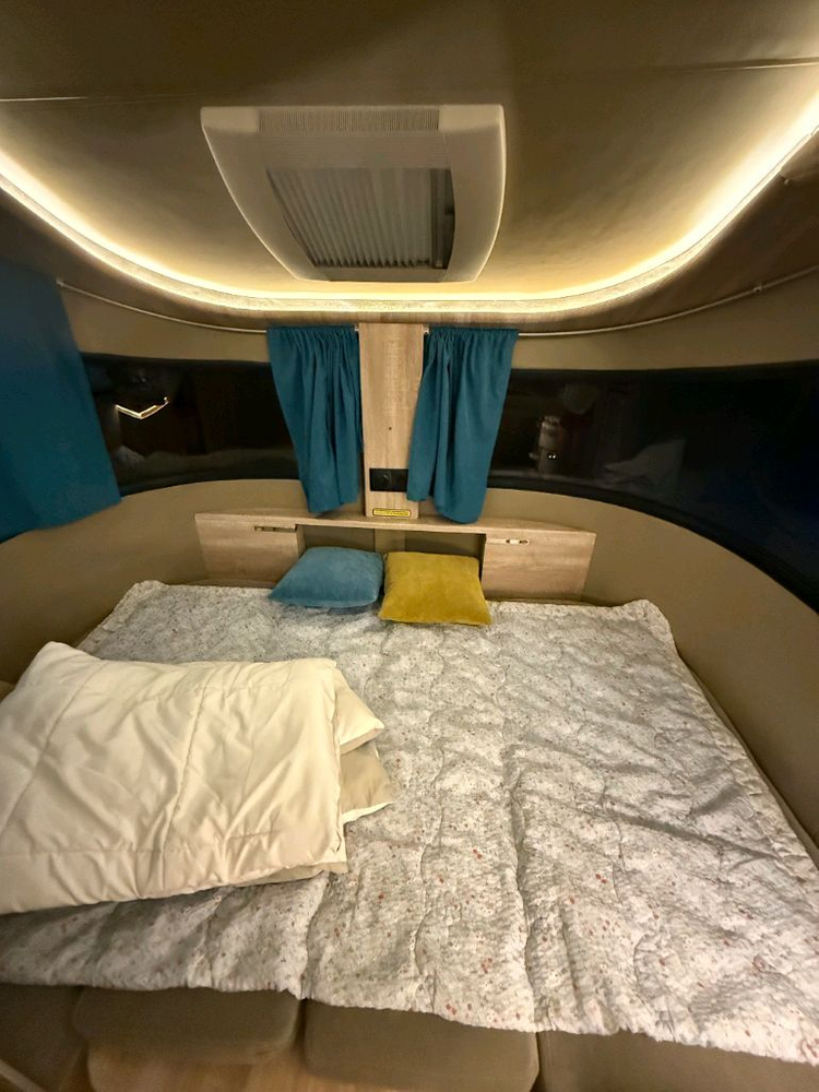 캠핑카 트레일러 이미지