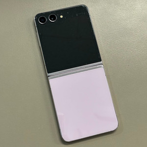 갤럭시Z플립5 라벤더색상 256용량 미파손 동일기종대비 가성비 꿀매물 기능하자 없는폰