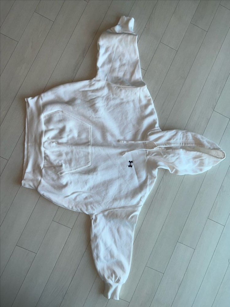 하자없는 S급 언더아머 후드티 화이트 기모 S사이즈 판매합니다--1