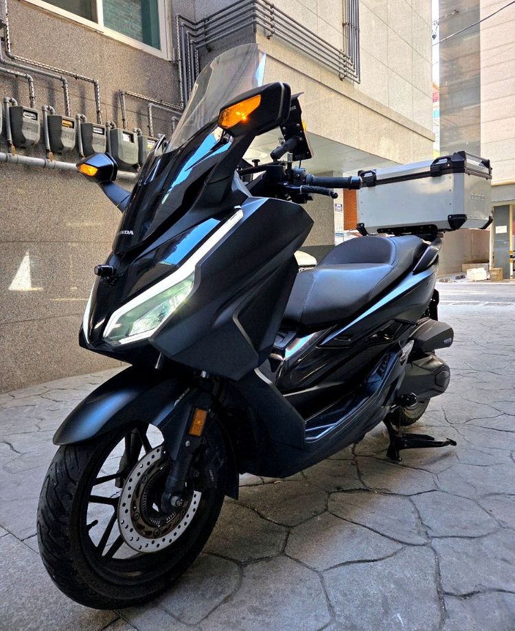 혼다 포르자350 24년식 사용검사완료,블박 2채널,소모품 올점검--0