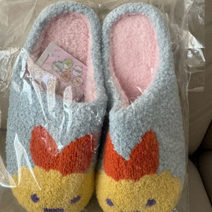 새상품 산리오 스밋코구라시 털 슬리퍼 38-39 택포