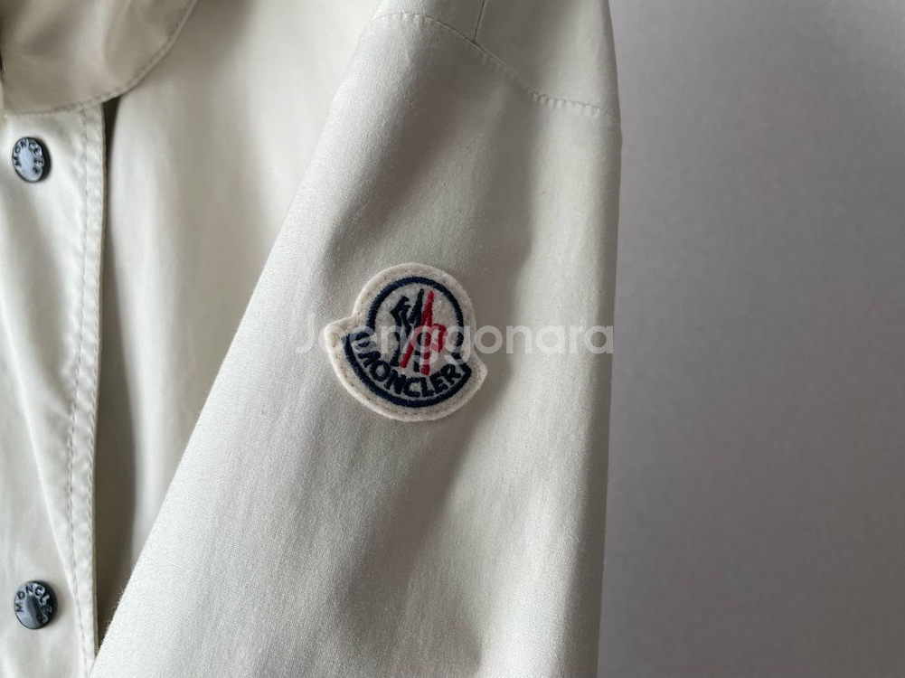 (정품)몽클레어(moncler) 후드 여성 롱 바람막이 트렌치 아카말롱(Akhamalong) 사이즈2--3