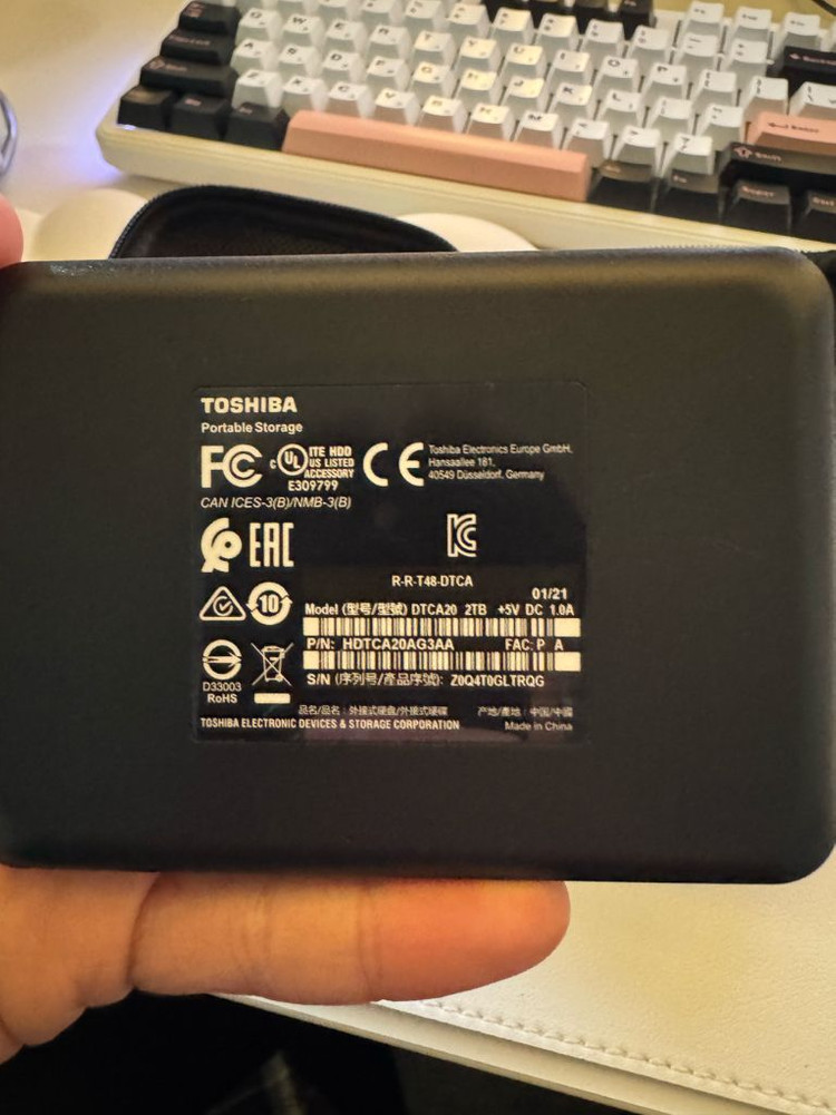 도시바 외장하드 포터블 2TB(2000GB)--1