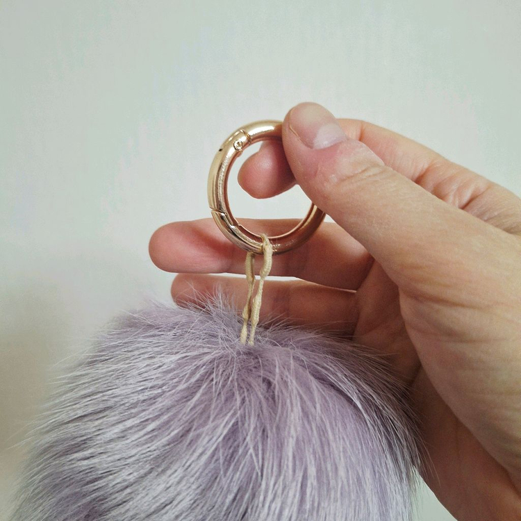 새제품 / 연보라색 리얼 폭스퍼 키링 / 폼폼 키링 / 폭스털볼 가방 장식고리 / 이미지