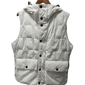 C.P. 컴퍼니 패딩 베스트 화이트