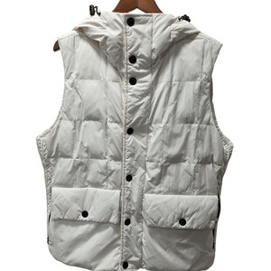 C.P. 컴퍼니 패딩 베스트 화이트