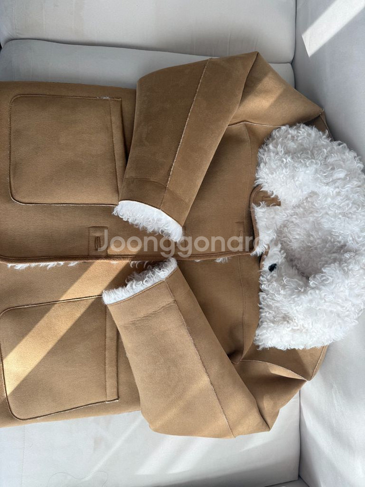 (*실사 참고) 썸웨어버터 퍼 리버시블 무스탕 베이지 (1회착용)--5