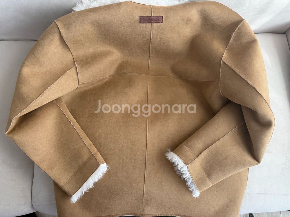 (*실사 참고) 썸웨어버터 퍼 리버시블 무스탕 베이지 (1회착용)--6