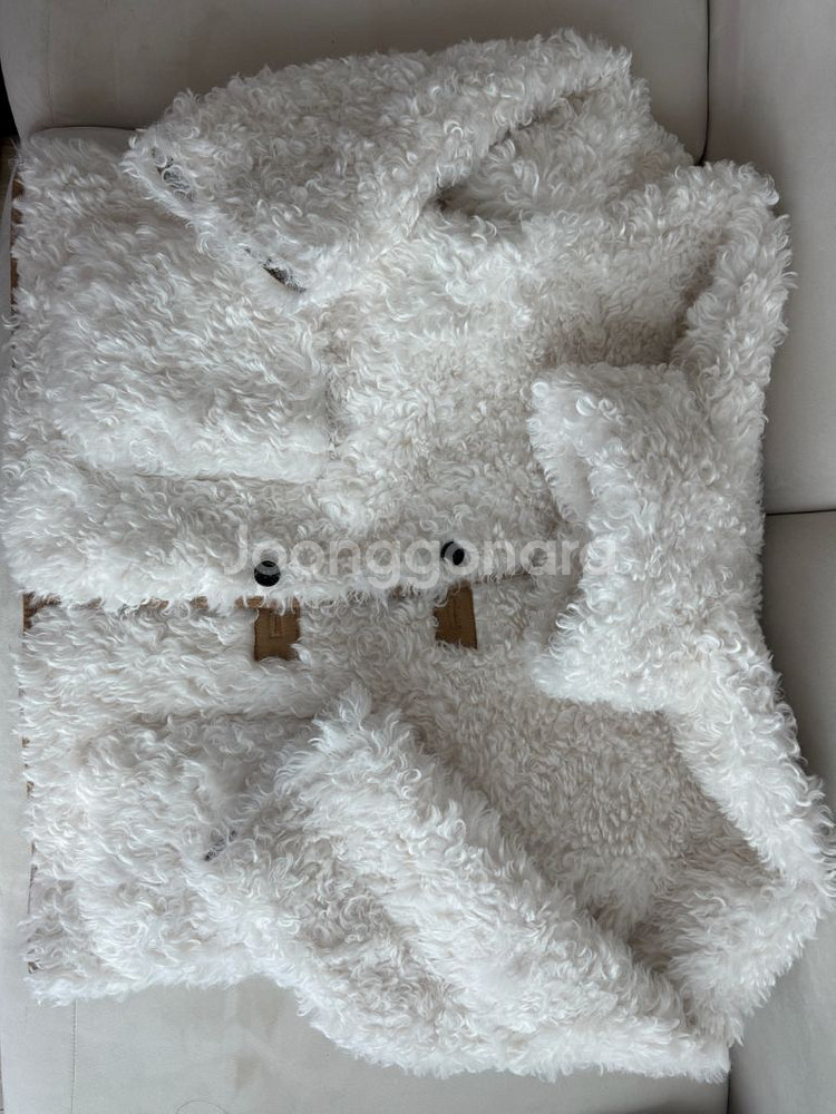 (*실사 참고) 썸웨어버터 퍼 리버시블 무스탕 베이지 (1회착용)--7