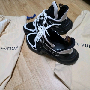 루이비통 아치라이트 250 블랙앤화이트 새상품 이미지